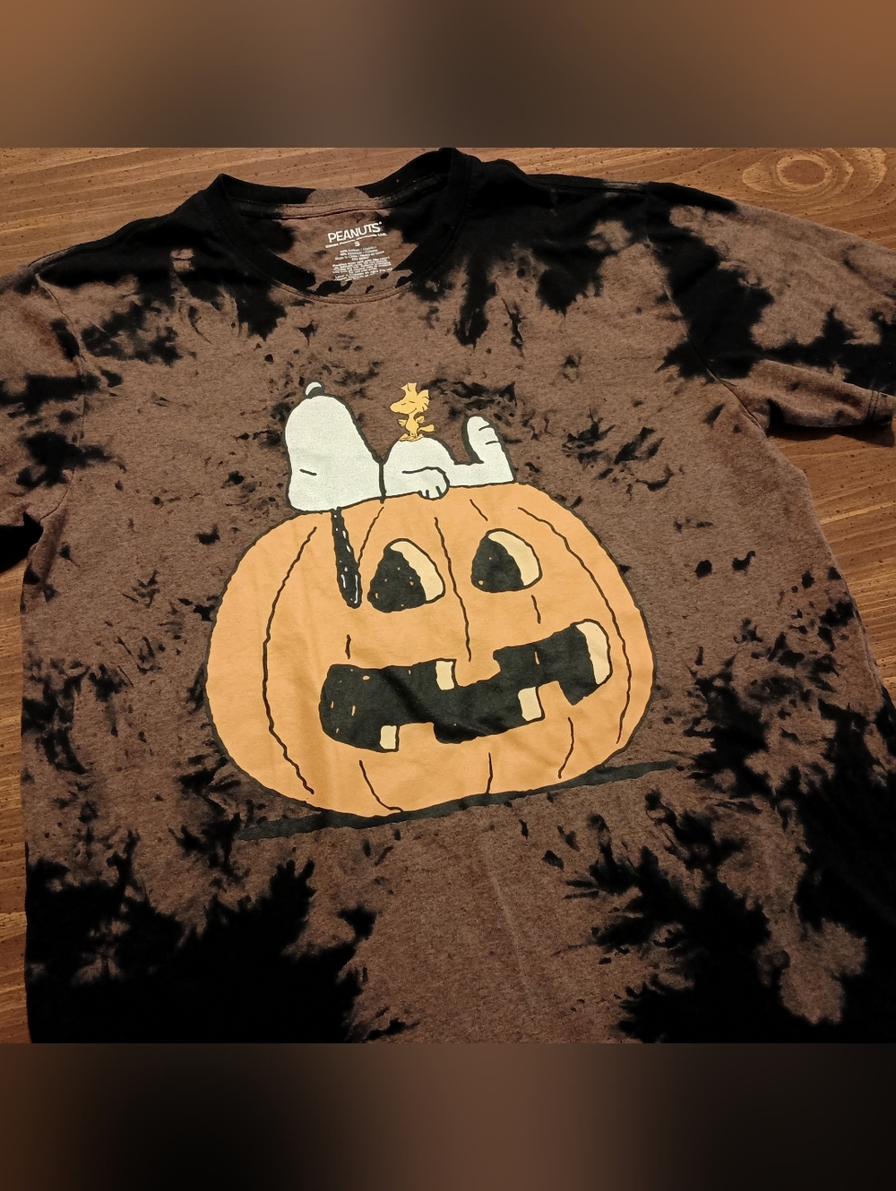 PEANUTS T-SHIRT - Small // Snoopy & Great Pumpkin Halloween cartoon tee shirt
